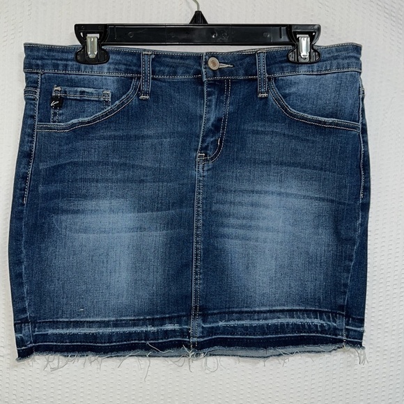 KanCan Distressed Stretch Denim Jean Skirt With Raw Released Hem - Size 9/28 - Picture 4 of 9